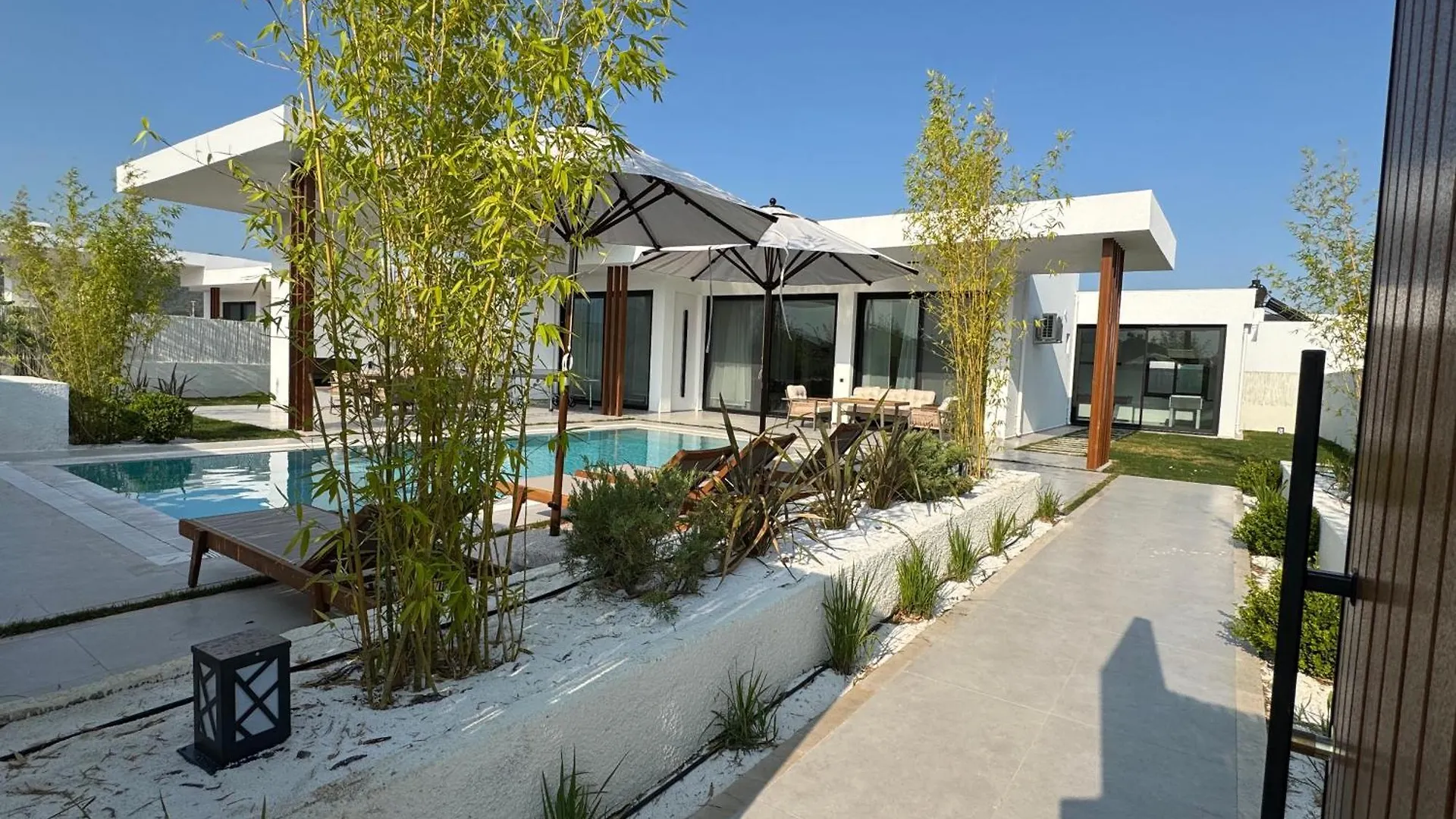 Ashta Suites - Zen 2 Villa フェティエ